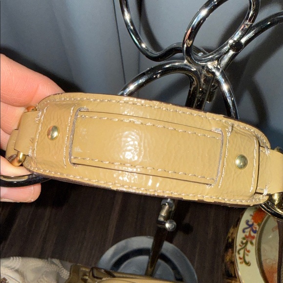 Coach Cream and Tan Signature Shoulder Bag with Coin Pouch - Picture 7 of 16